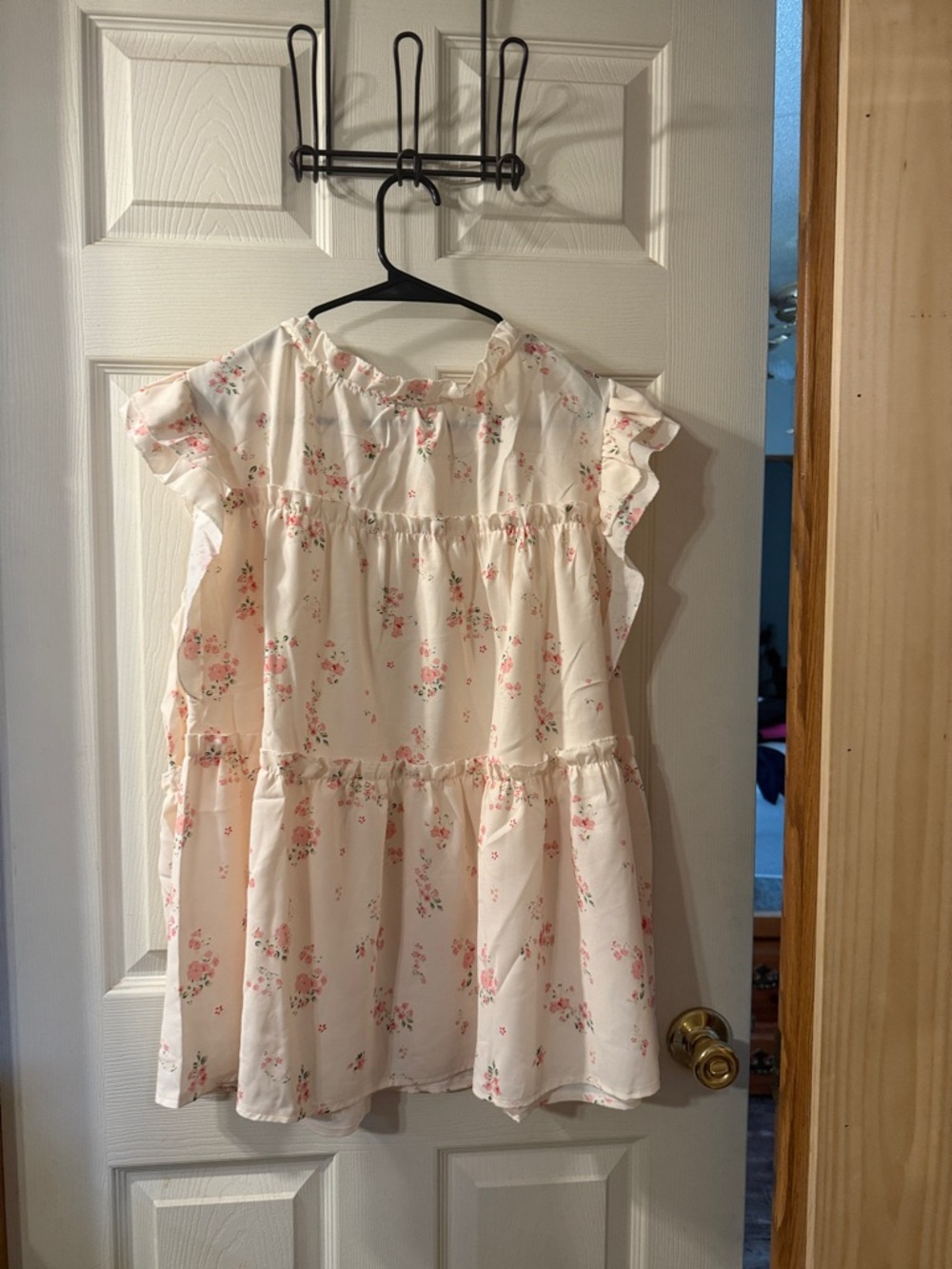 SHEIN Cream Floral Ruffle Tiered Tank